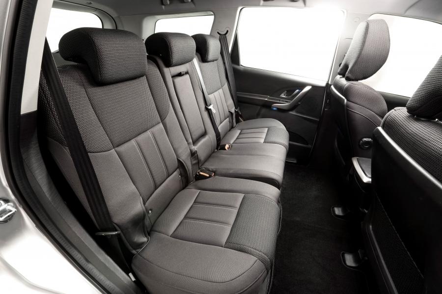 Интерьер Mahindra XUV500 W6 2019 года  (EU) (фото 24 из 32)